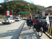 19 O 15 hodín neskôr prekračujeme hranicu do Peru