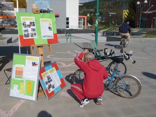 ...a informuje o mestskej cyklistike.