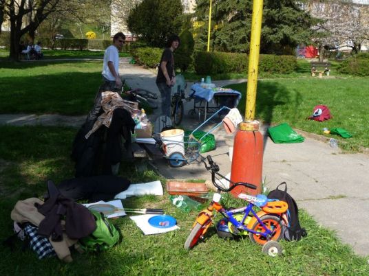 ...rozkladáme náš tábor...