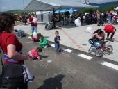 Čerstvý asfalt láka k tvorivosti...