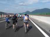 Začína cyklojazda na diaľnici.