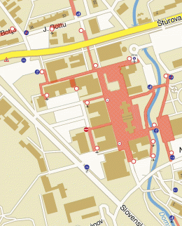 Centrum Považskej Bystrice. Červeno vyznačené oblasti sú pre cyklistu „zakázaným územím“, bicykel tam môže len tlačiť. (Stav v marci 2010.)