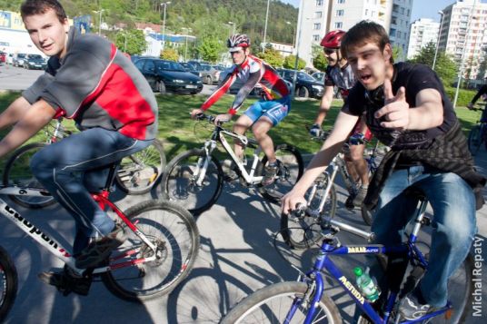 Tváre, farby, detaily vytvárajú...