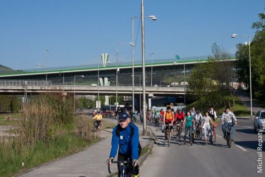 pestrý život pod estakádami