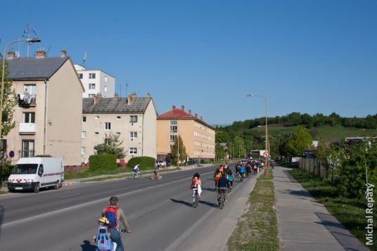 Spontánne sa pridáva protiidúca dvojica